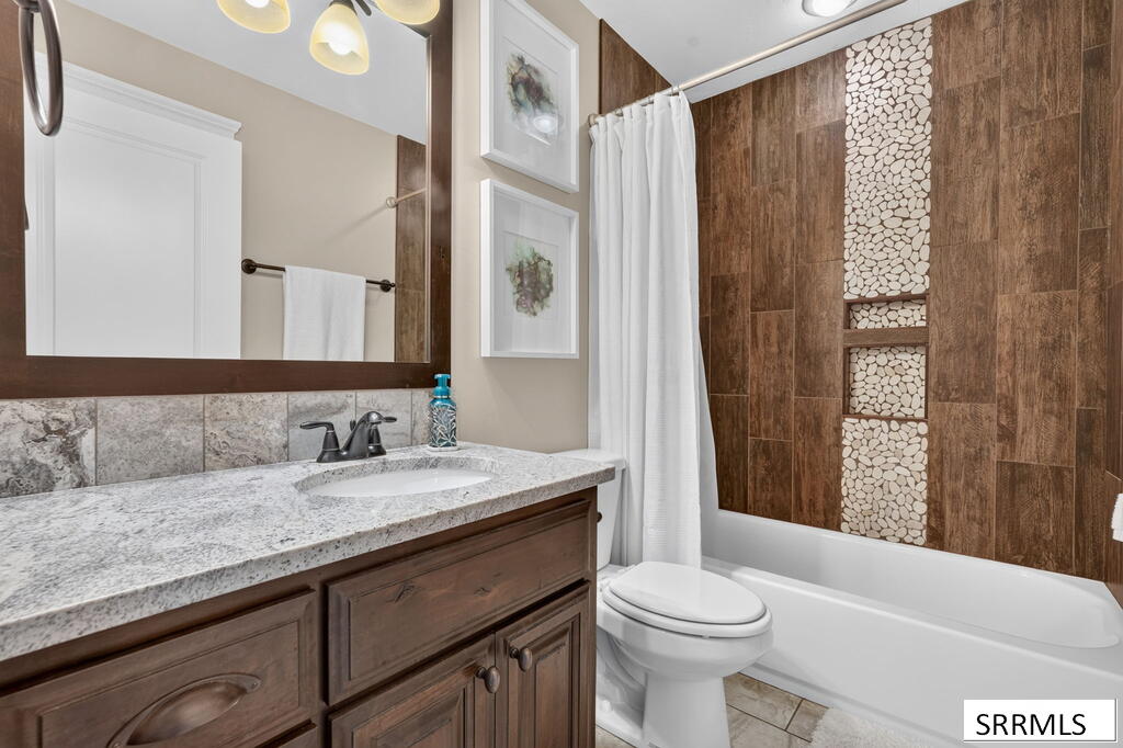 442 N Pointe Drive Property Photo 18