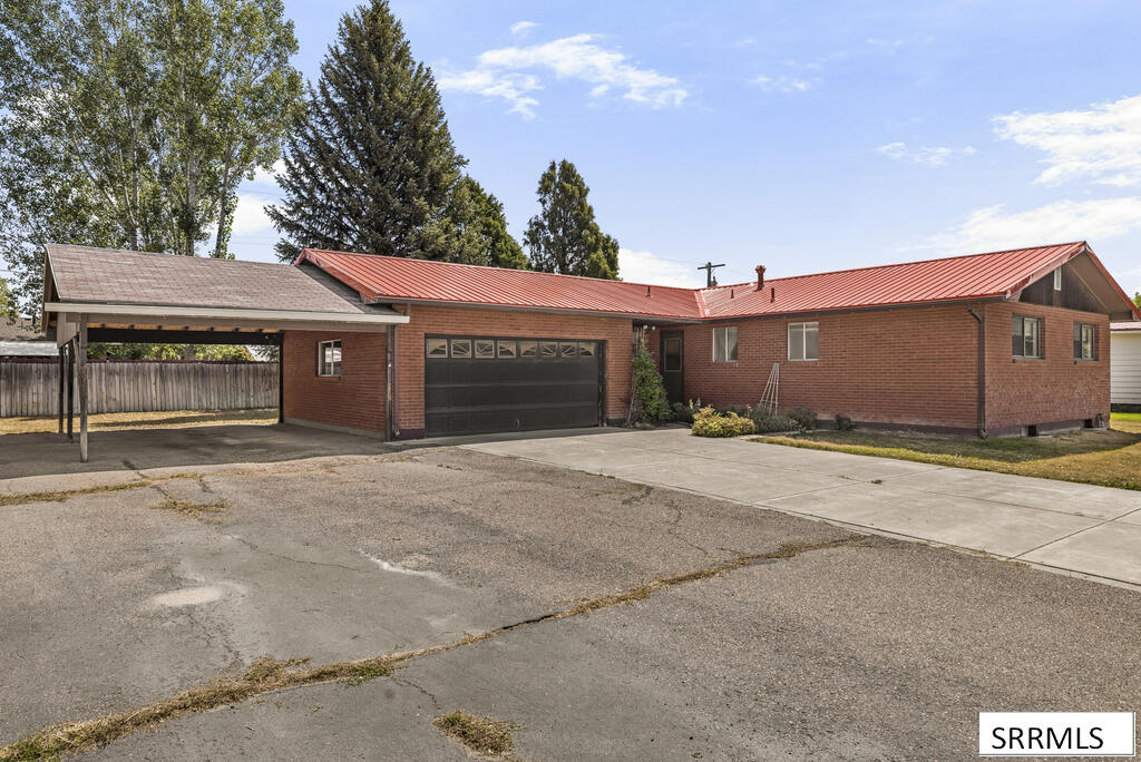2050 Highland Drive Property Photo 1