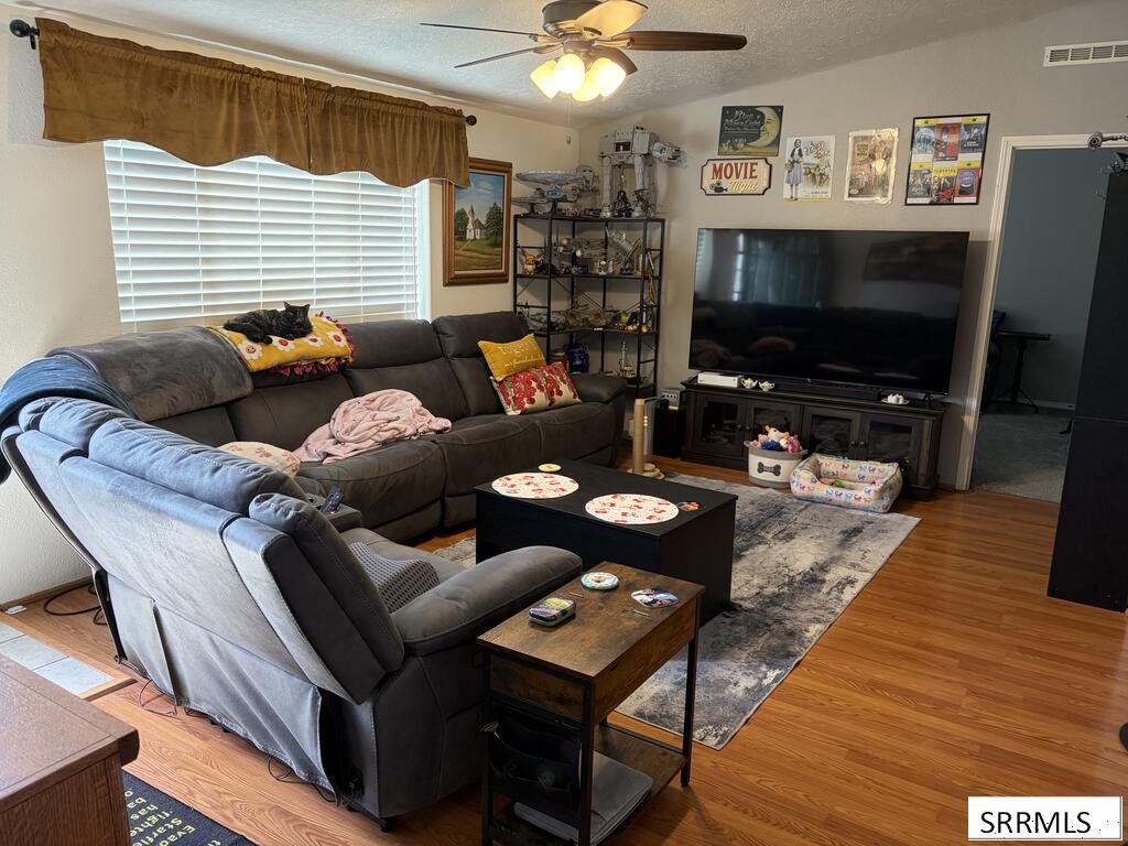 4349 Wagonwheel Cir Property Photo 3