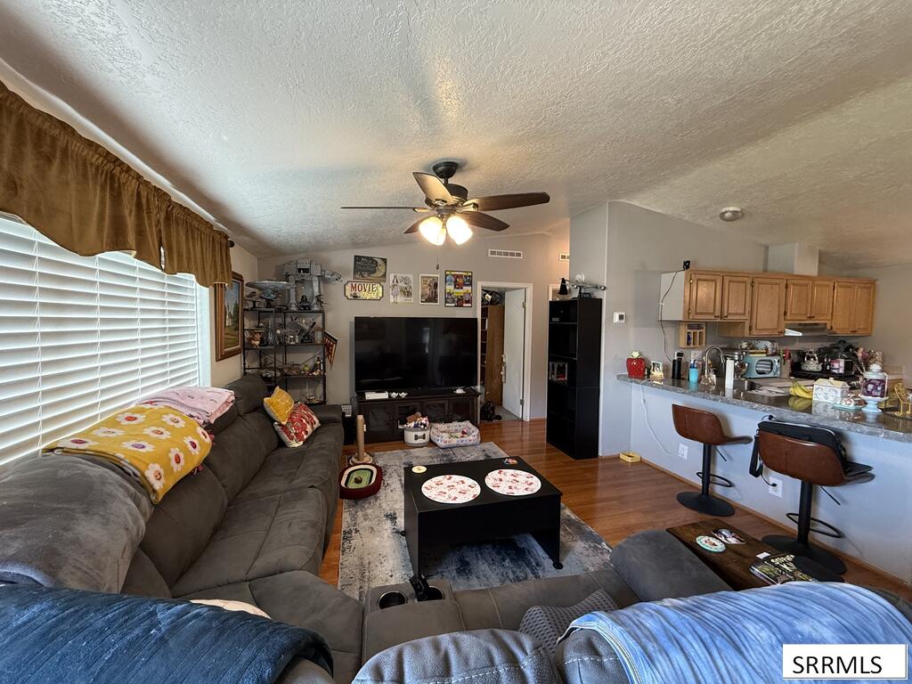 4349 Wagonwheel Cir Property Photo 3