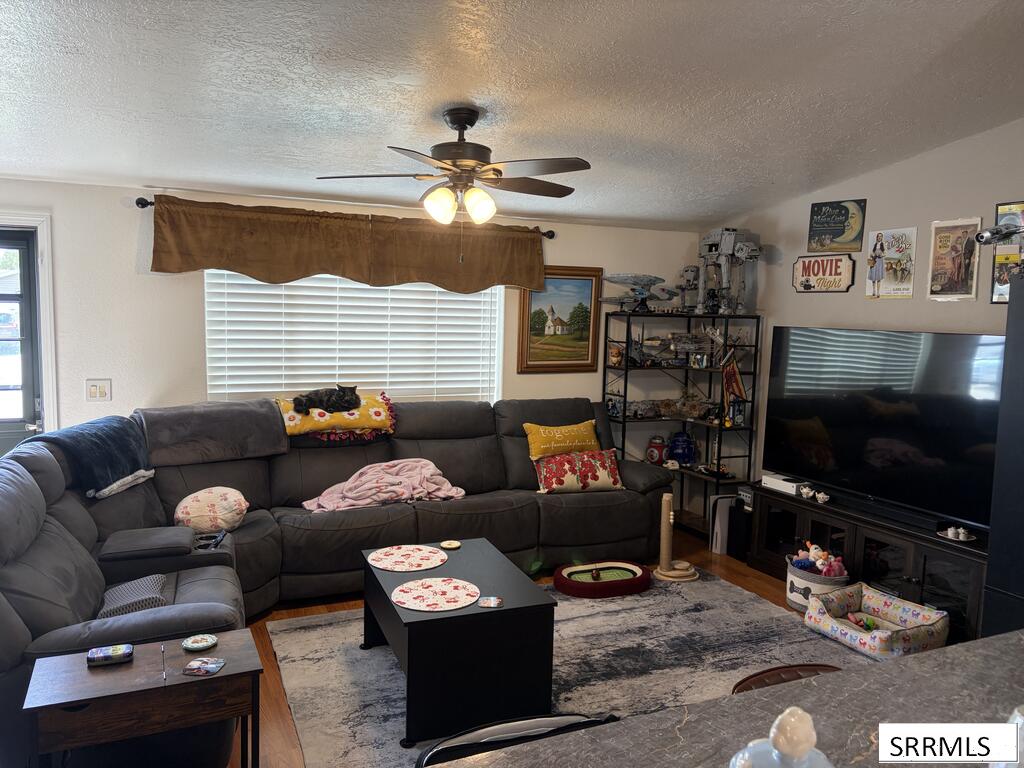 4349 Wagonwheel Cir Property Photo 4