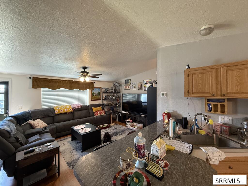 4349 Wagonwheel Cir Property Photo 5