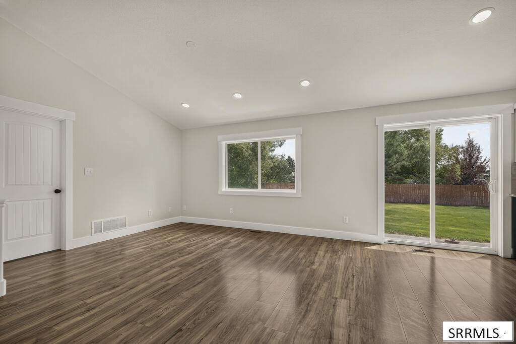 4146 Forest Glen Drive Property Photo 6