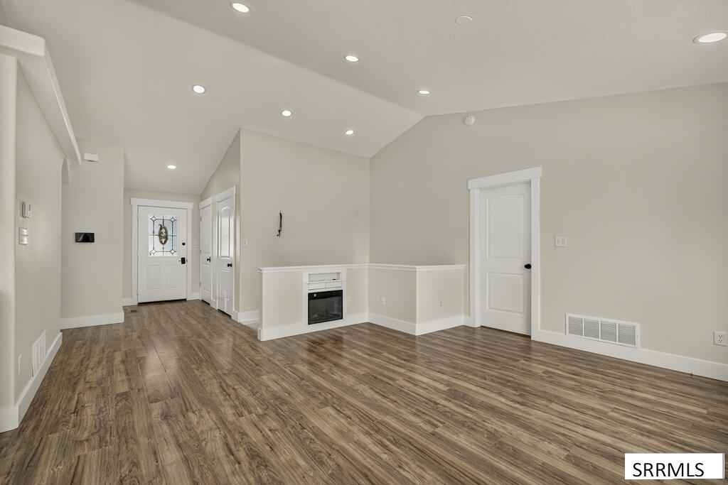 4146 Forest Glen Drive Property Photo 7