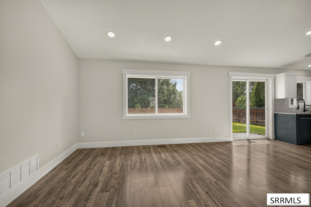 4146 Forest Glen Drive Property Photo 8