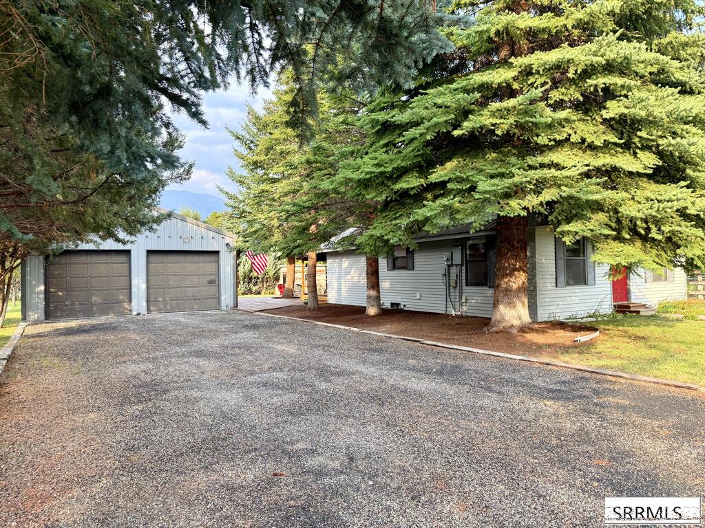 706 College Street Property Photo 4
