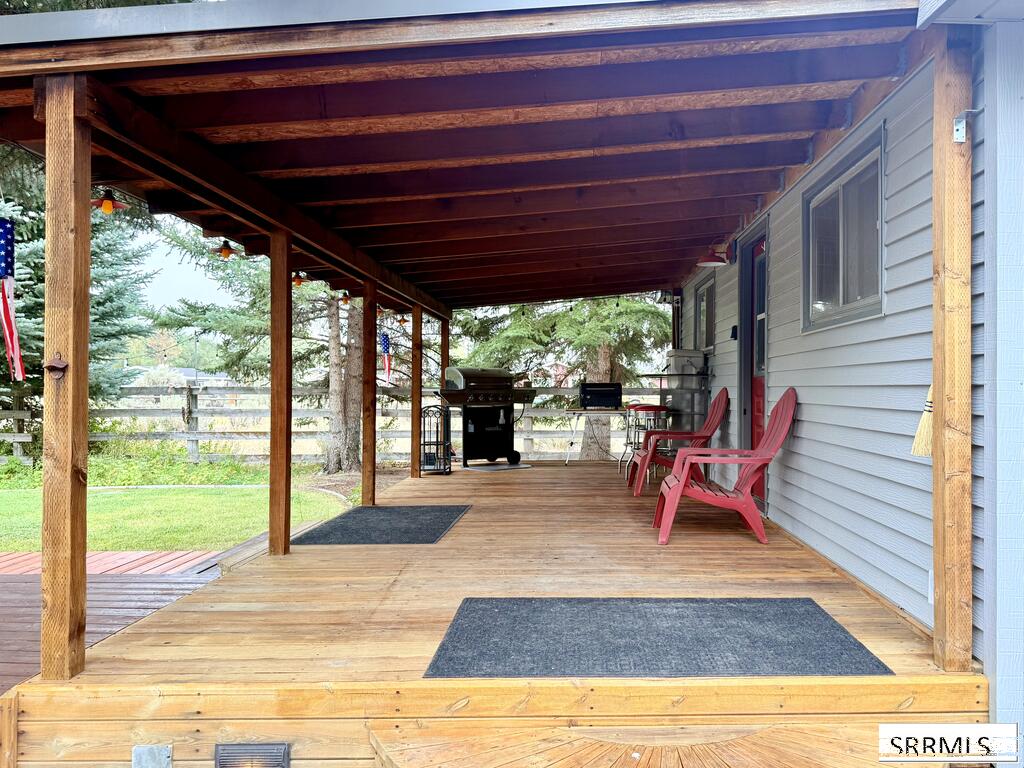 706 College Street Property Photo 5
