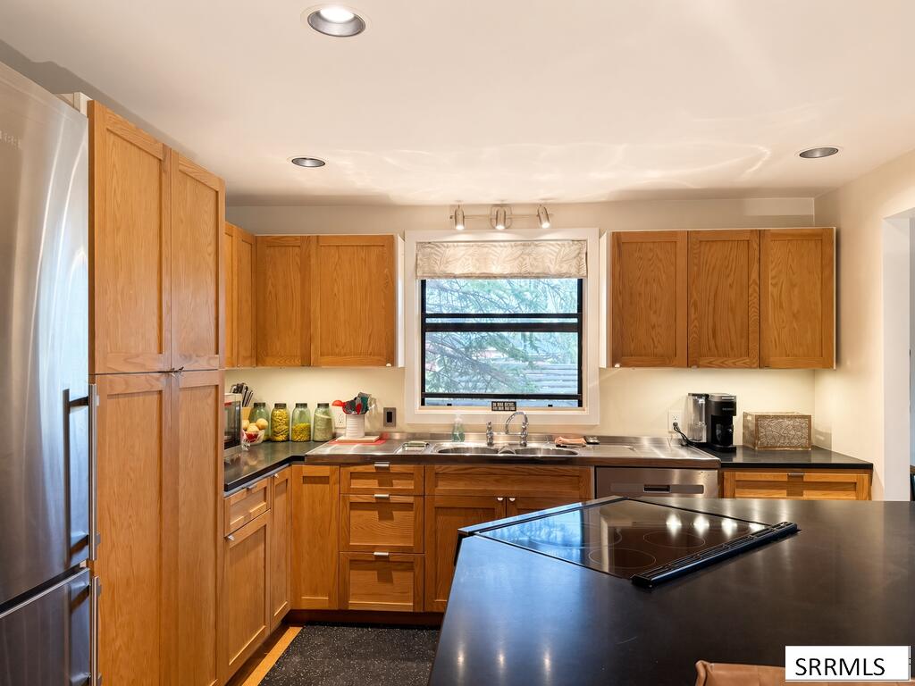 706 College Street Property Photo 10