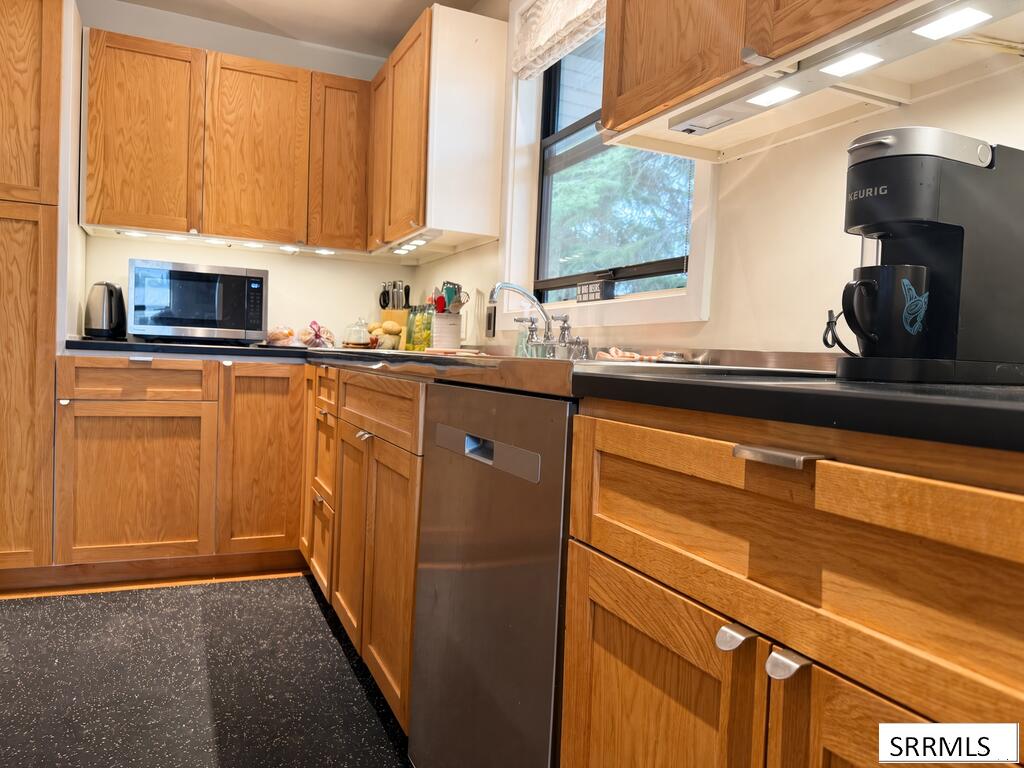 706 College Street Property Photo 11