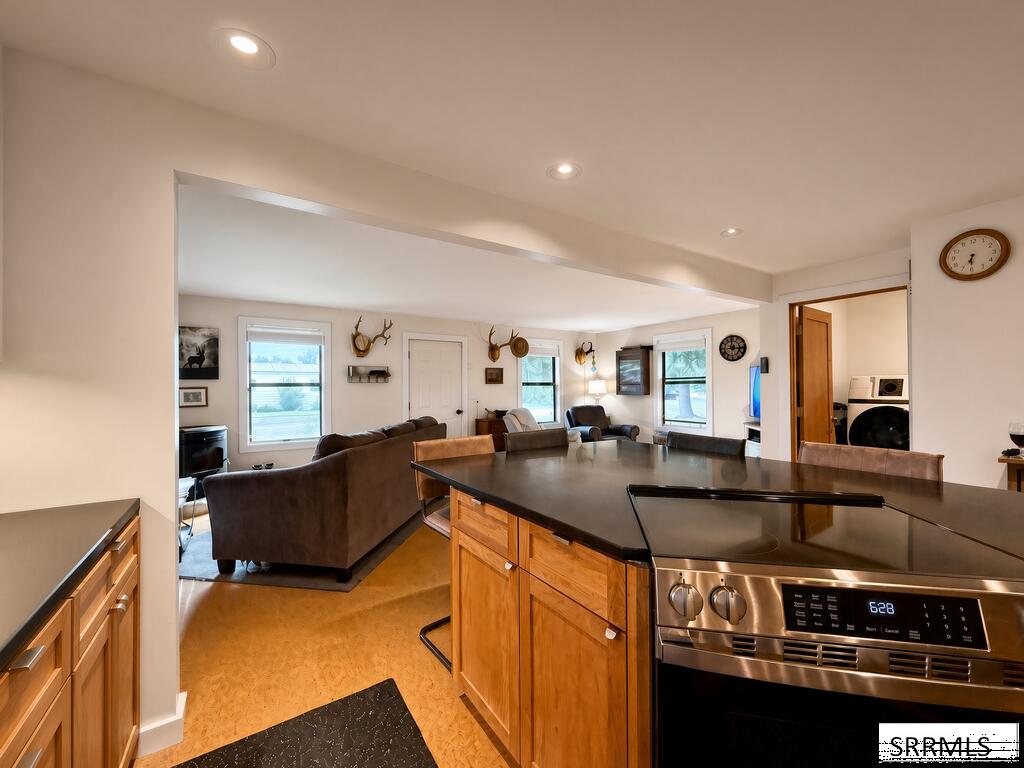 706 College Street Property Photo 12