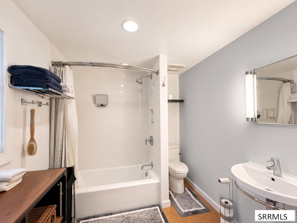 706 College Street Property Photo 22