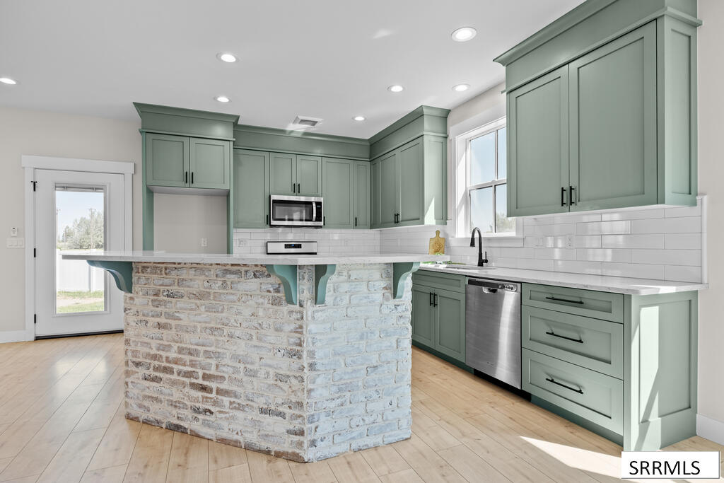689 N 2876 East Property Photo 12