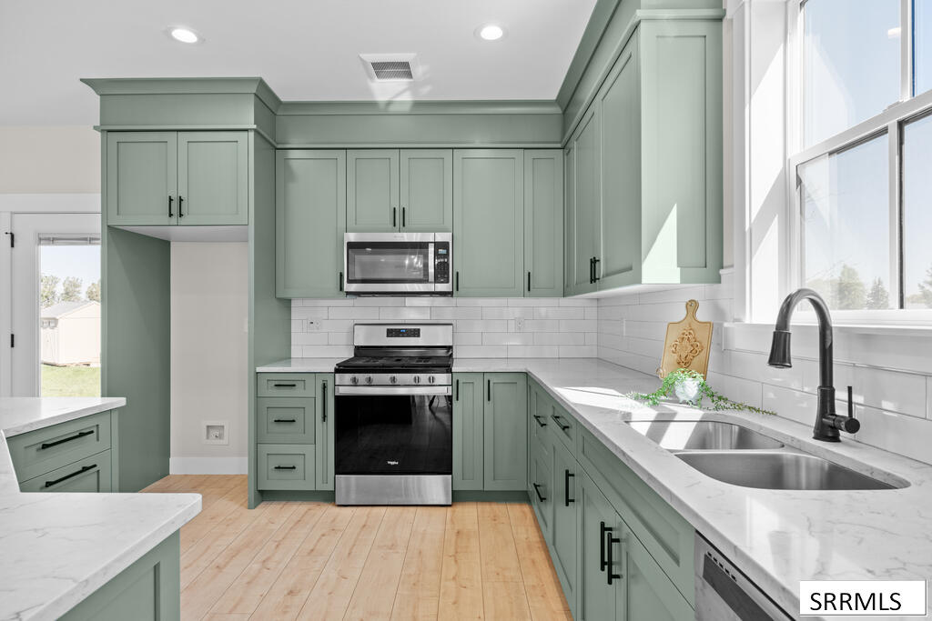 689 N 2876 East Property Photo 15