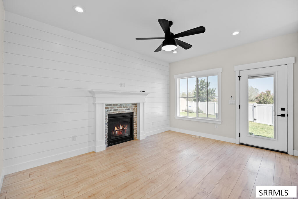 689 N 2876 East Property Photo 16