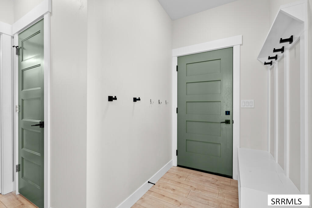689 N 2876 East Property Photo 20