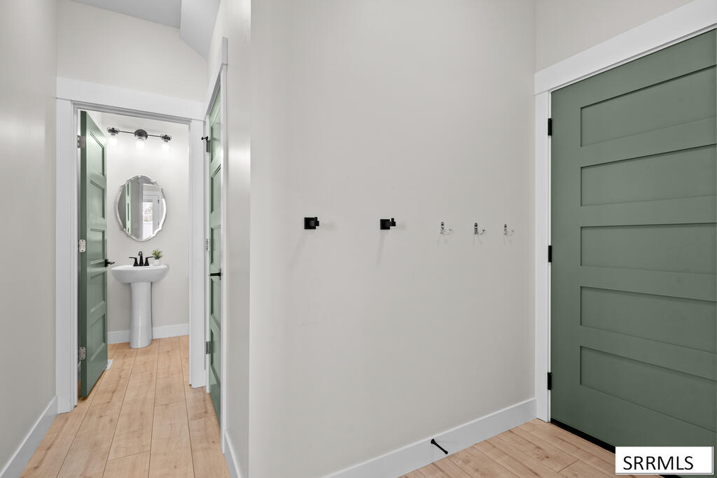 689 N 2876 East Property Photo 21