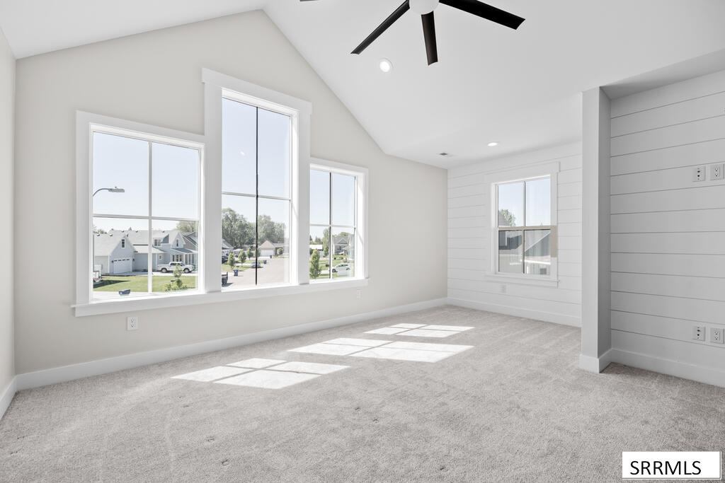 689 N 2876 East Property Photo 25