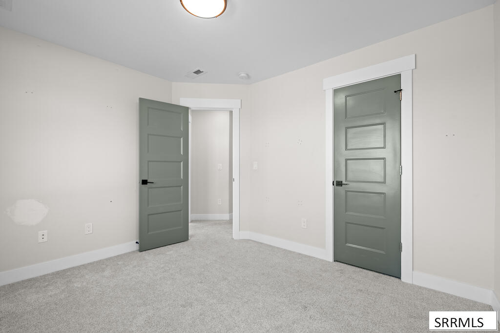 689 N 2876 East Property Photo 39