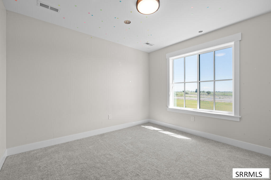 689 N 2876 East Property Photo 40