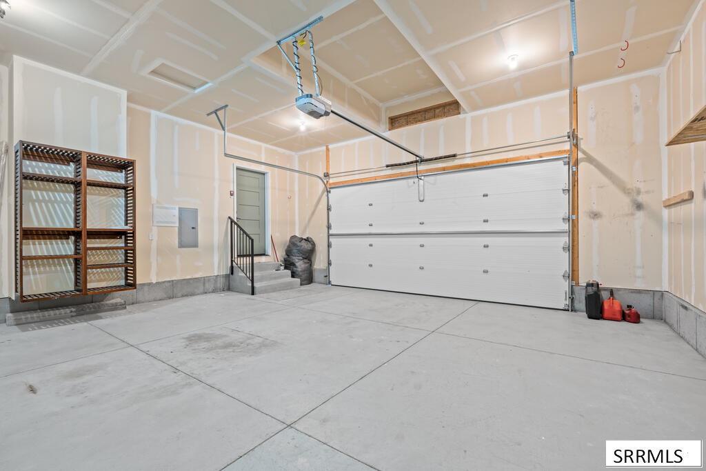 689 N 2876 East Property Photo 44