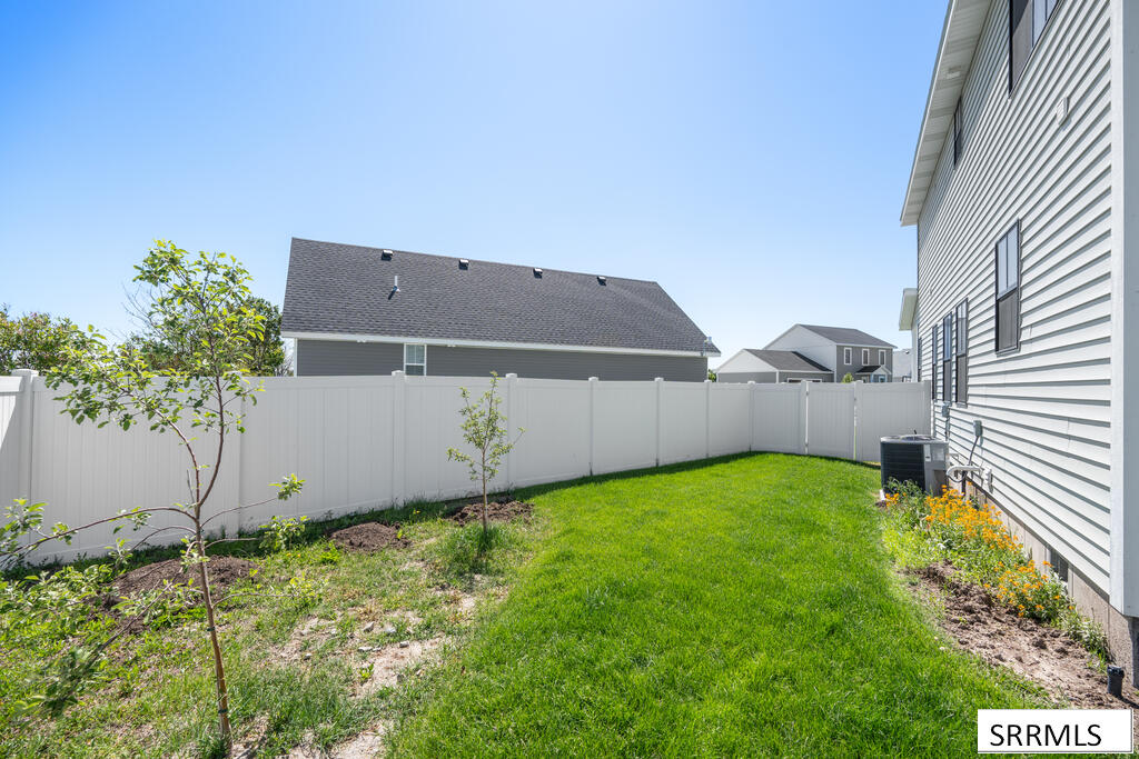 689 N 2876 East Property Photo 52