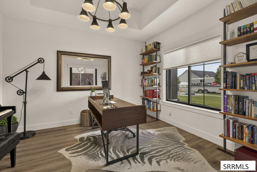 3873 E Pond View Drive Property Photo 7