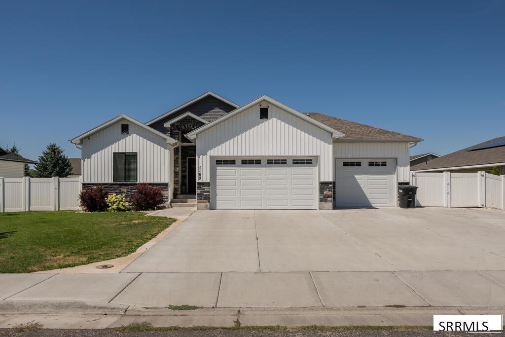 1102 Diamond Drive Property Photo 1