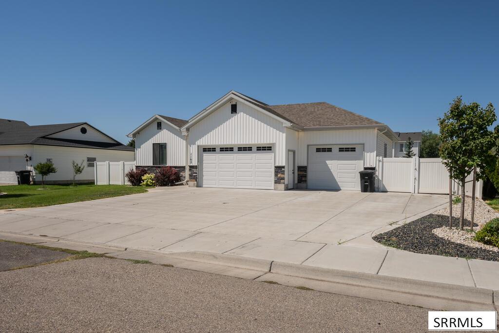 1102 Diamond Drive Property Photo 2