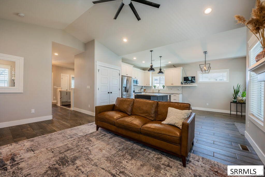 1102 Diamond Drive Property Photo 6