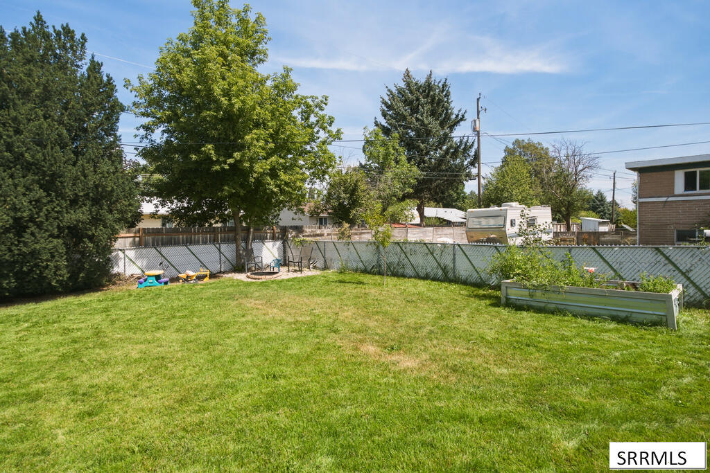2231 Croft Street Property Photo 22