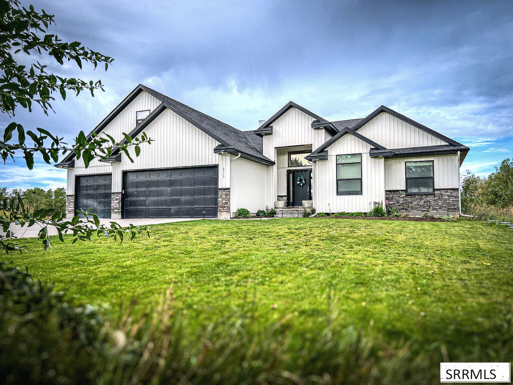 4713 E 200 N Property Photo 1