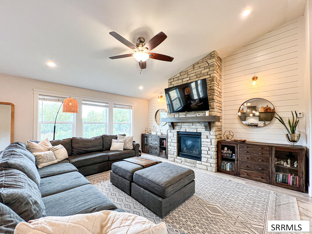 4713 E 200 N Property Photo 12
