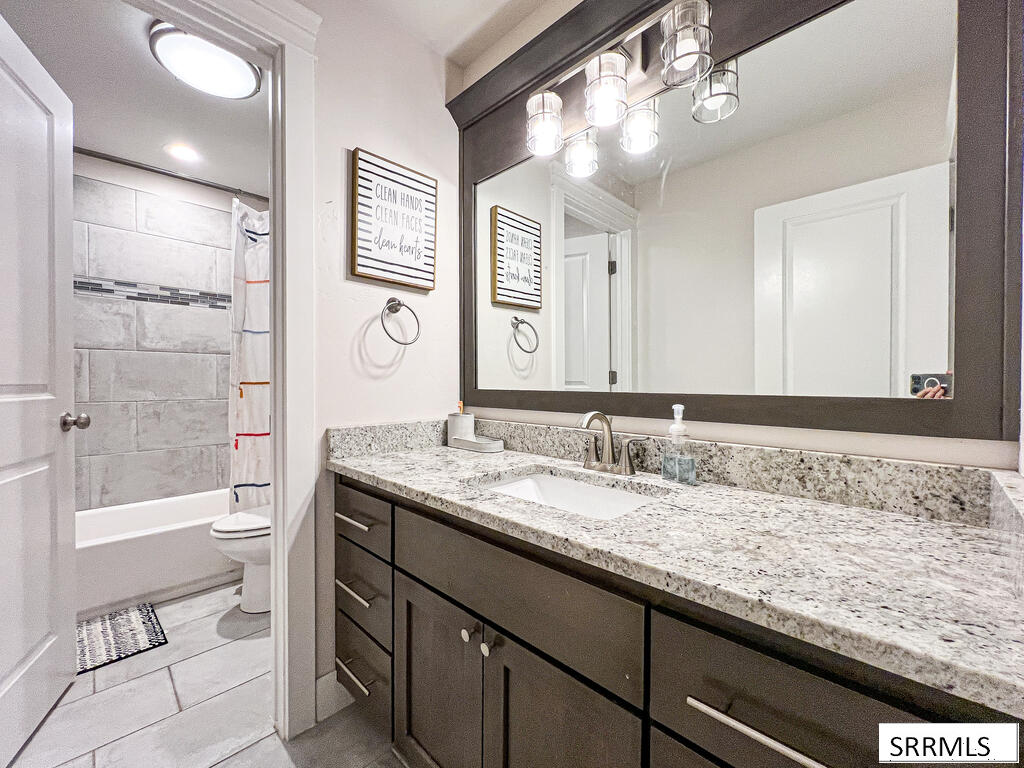 4713 E 200 N Property Photo 26