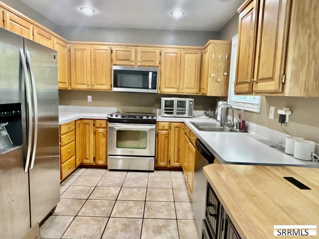 3225 Midway Avenue Property Photo 3