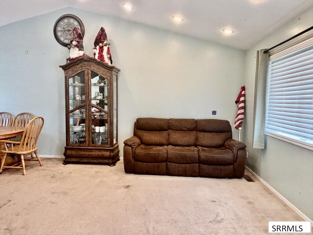 3225 Midway Avenue Property Photo 8