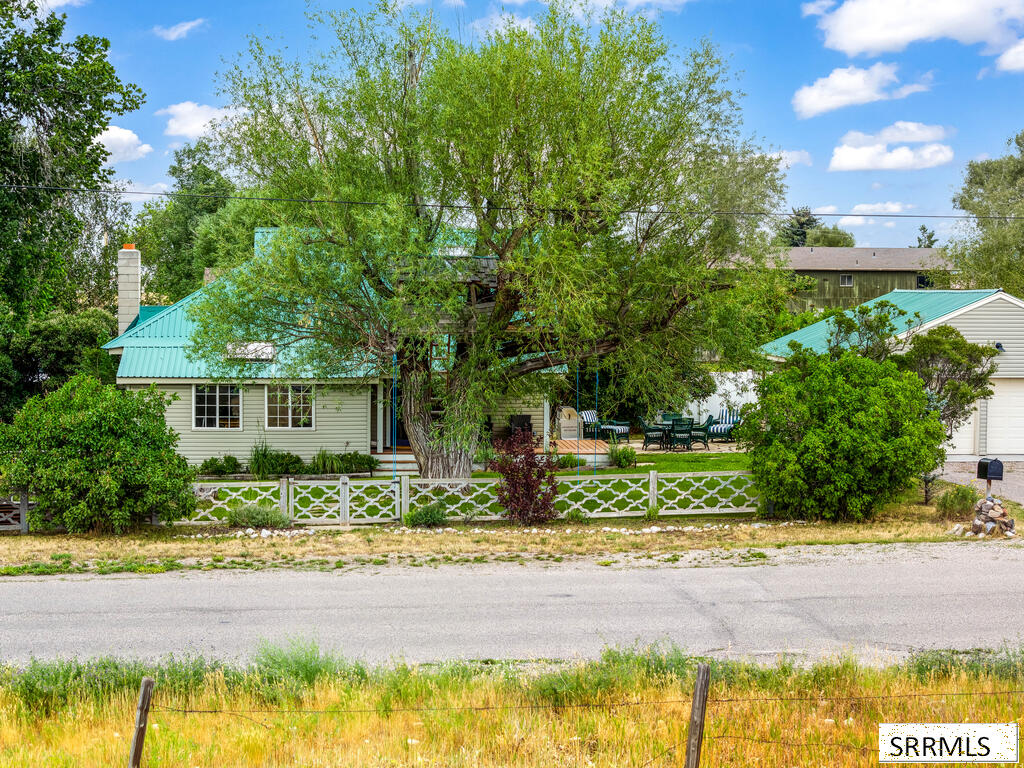 315 E Harper