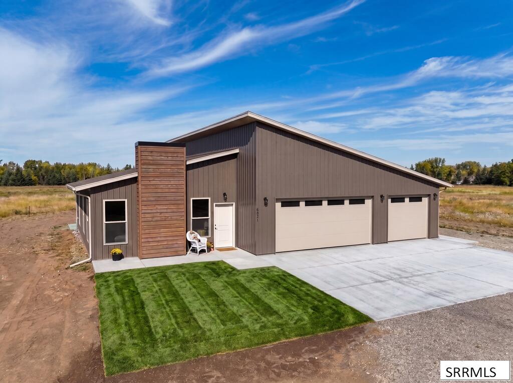 531 N 2565 E Property Photo 1