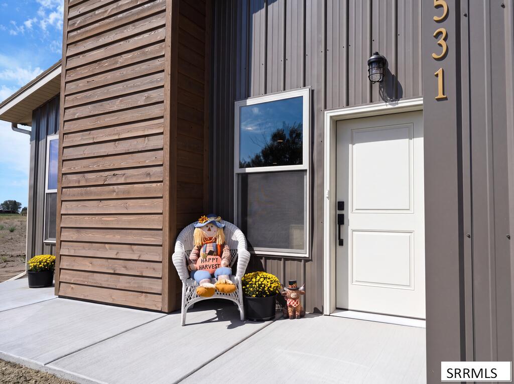 531 N 2565 E Property Photo 2