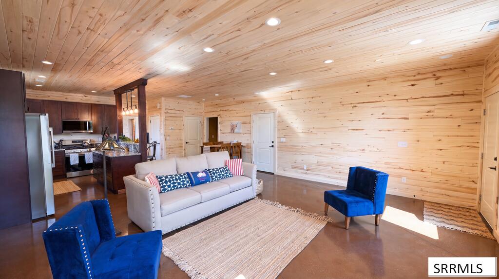 531 N 2565 E Property Photo 3