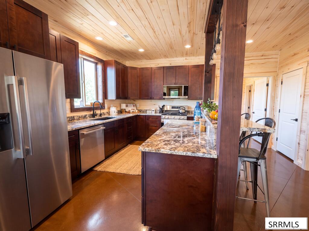 531 N 2565 E Property Photo 7
