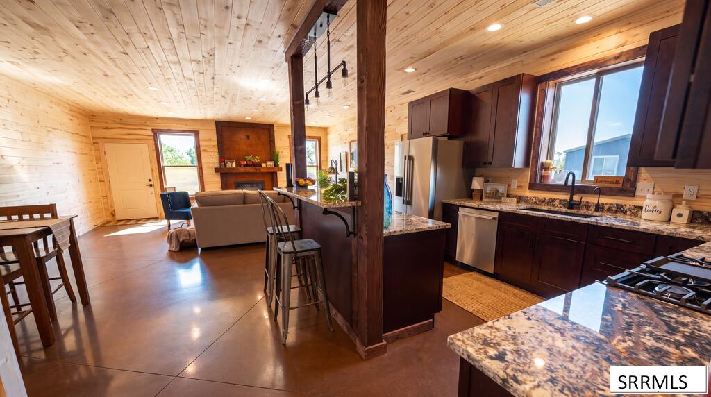 531 N 2565 E Property Photo 8
