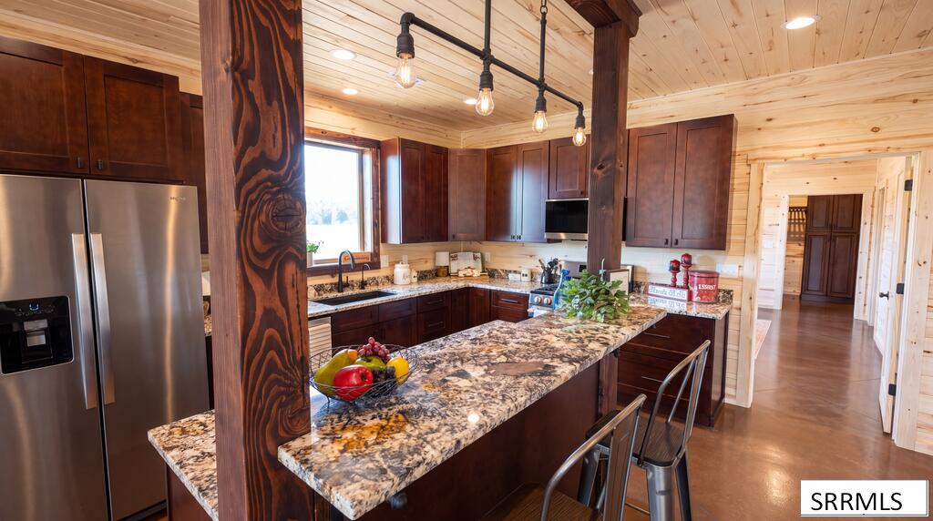 531 N 2565 E Property Photo 9
