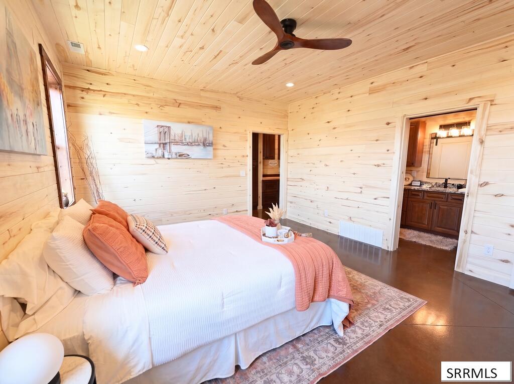 531 N 2565 E Property Photo 12