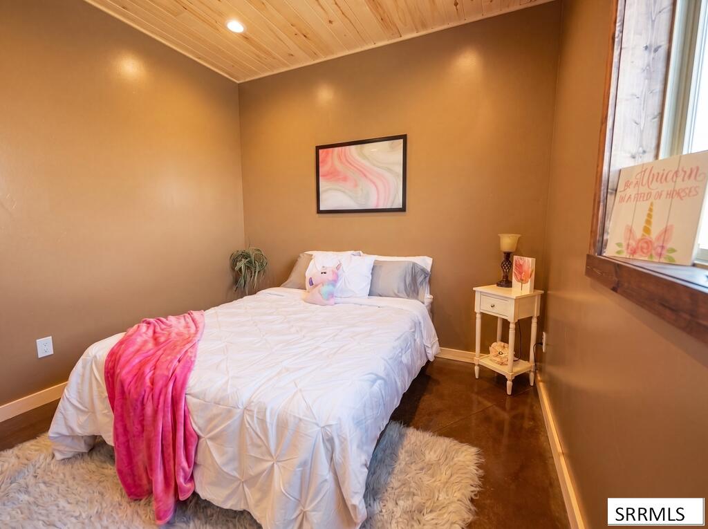 531 N 2565 E Property Photo 20