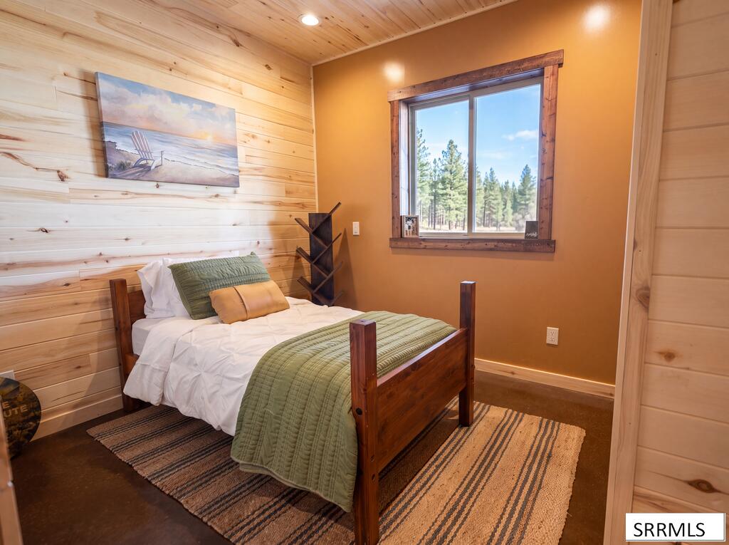 531 N 2565 E Property Photo 21