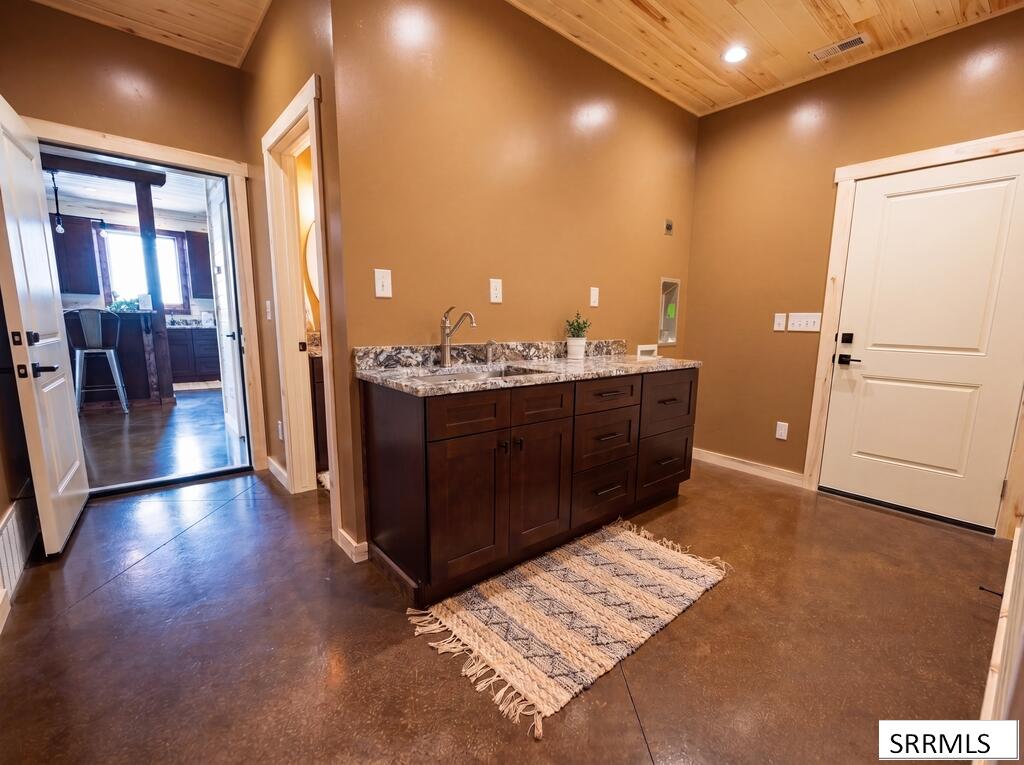 531 N 2565 E Property Photo 23