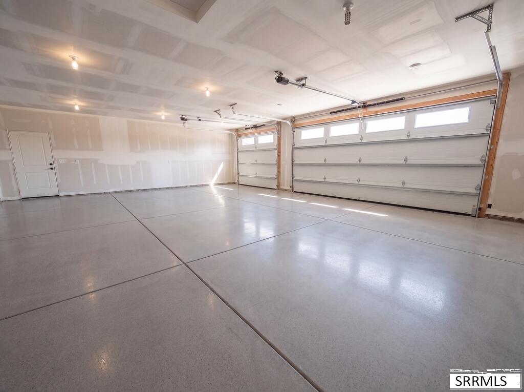 531 N 2565 E Property Photo 24