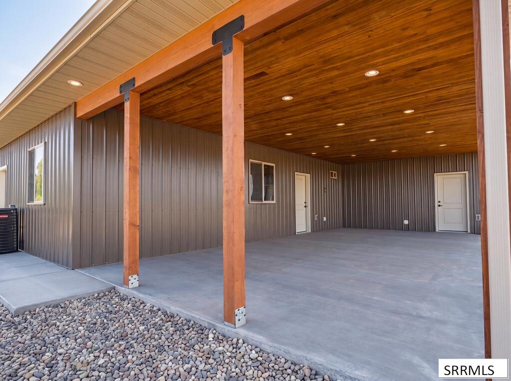 531 N 2565 E Property Photo 25