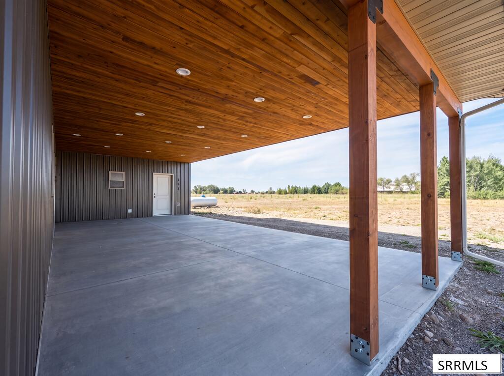 531 N 2565 E Property Photo 26