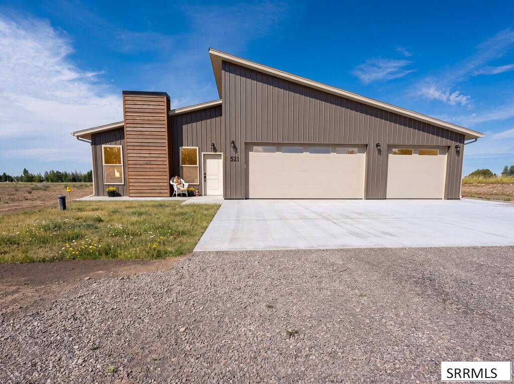 531 N 2565 E Property Photo 28